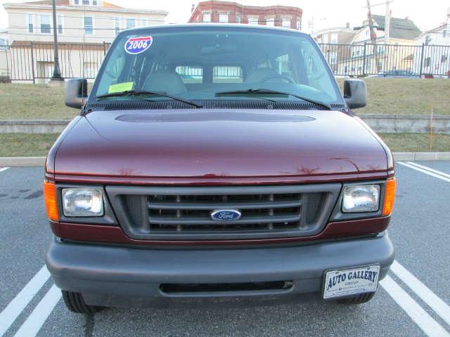 Ford Econoline Wagon 2006 photo 1