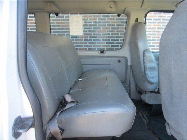 Ford Econoline Wagon 2006 photo 4