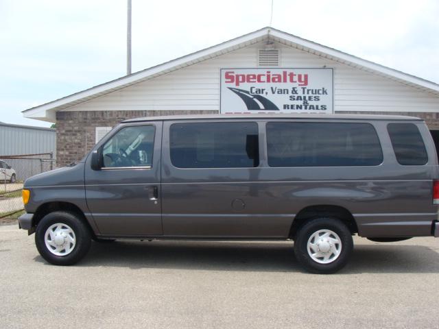 Ford Econoline Wagon 2007 photo 2