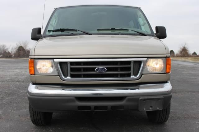 Ford Econoline Wagon 2007 photo 1