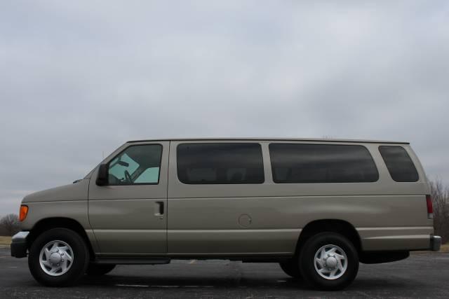 Ford Econoline Wagon 2007 photo 3