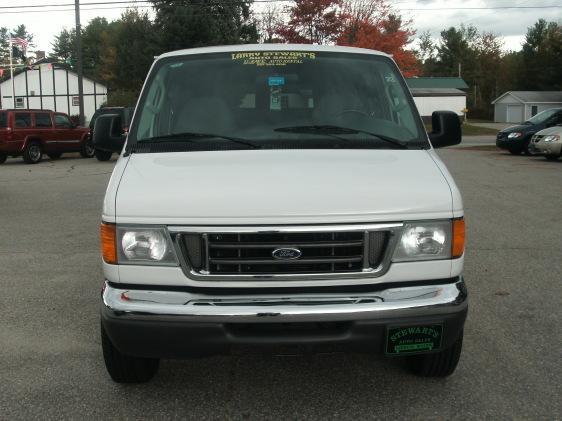 Ford Econoline Wagon 2007 photo 2