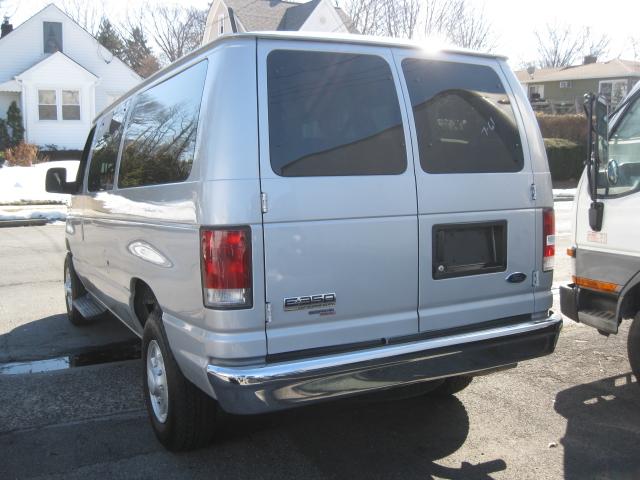 Ford Econoline Wagon 2007 photo 1
