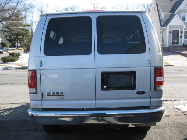 Ford Econoline Wagon 2007 photo 2