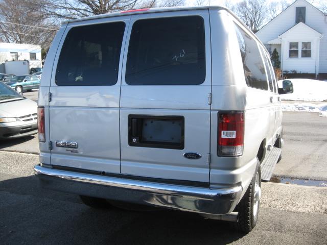 Ford Econoline Wagon 2007 photo 3