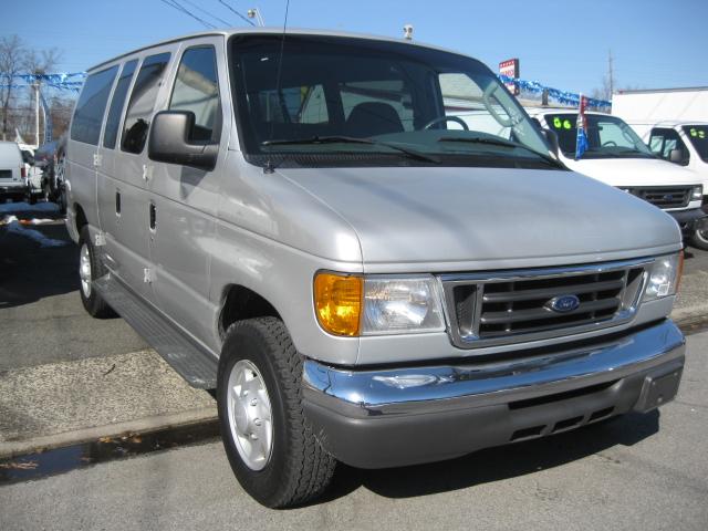 Ford Econoline Wagon 2007 photo 4