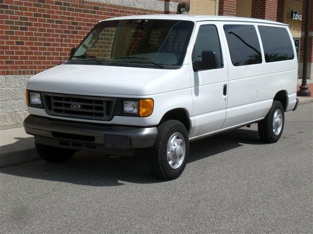 Ford Econoline Wagon Sport 4WD Passenger Van