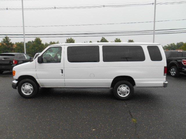 Ford Econoline Wagon 2007 photo 2