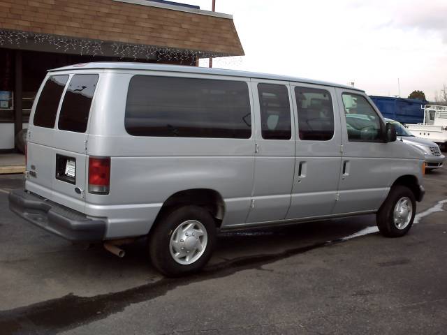 Ford Econoline Wagon 2007 photo 4