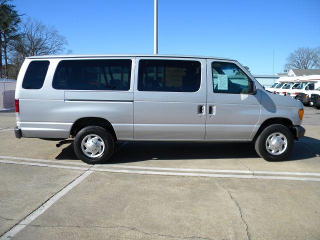 Ford Econoline Wagon 2007 photo 3