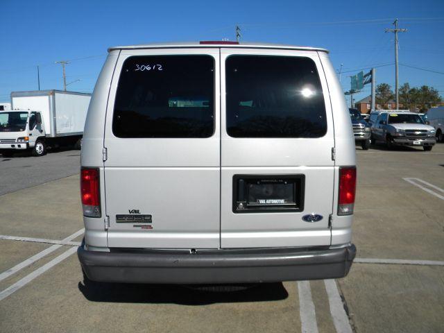 Ford Econoline Wagon 2007 photo 4