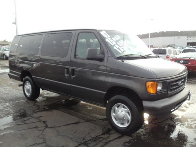 Ford Econoline Wagon 2007 photo 3