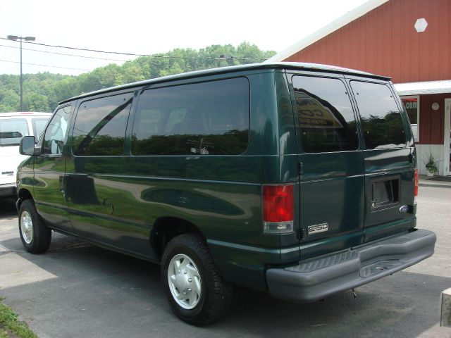 Ford Econoline Wagon 2dr Cpe V6 Manual GT Passenger Van