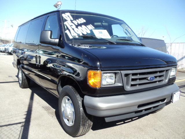 Ford Econoline Wagon 2007 photo 2