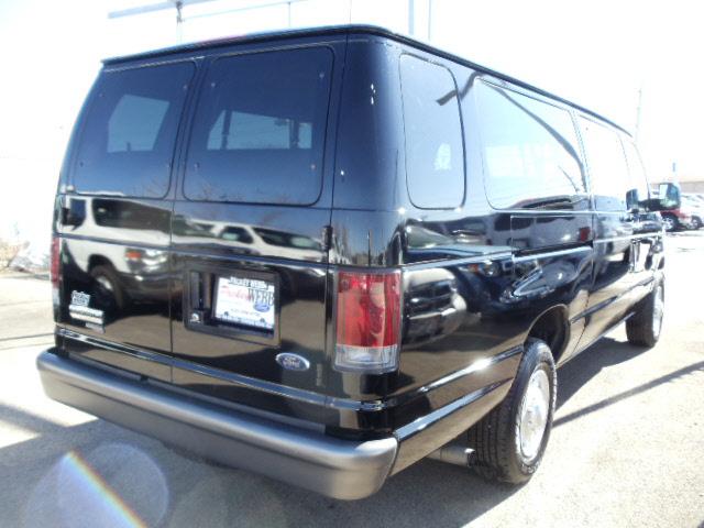 Ford Econoline Wagon 2007 photo 1