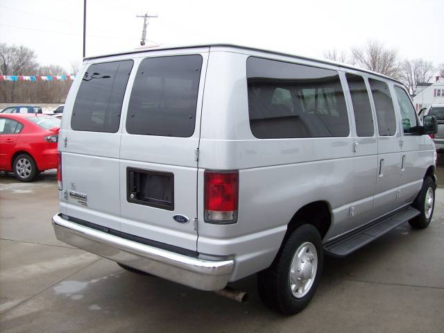 Ford Econoline Wagon 2007 photo 1
