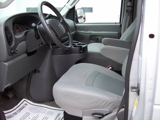 Ford Econoline Wagon 2007 photo 2
