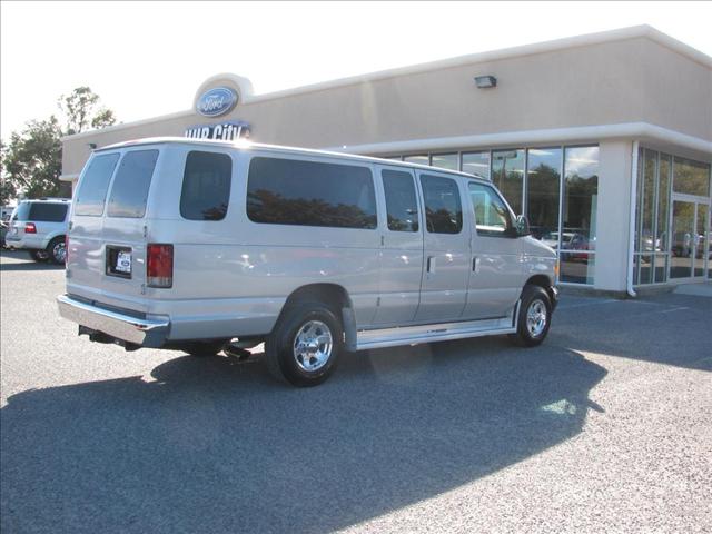 Ford Econoline Wagon 2007 photo 3