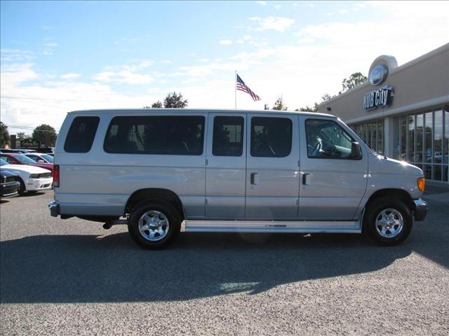 Ford Econoline Wagon 2007 photo 4