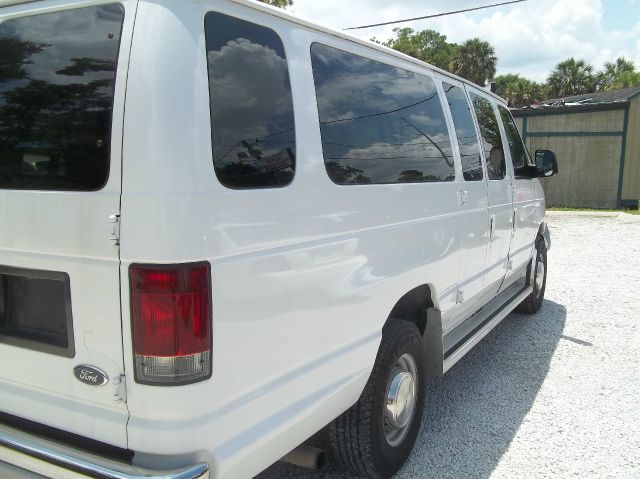 Ford Econoline Wagon 2007 photo 4