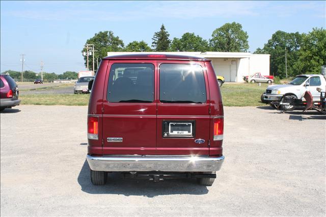 Ford Econoline Wagon 2007 photo 2