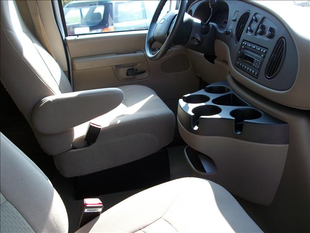 Ford Econoline Wagon 2007 photo 2