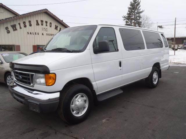 Ford Econoline Wagon 2007 photo 2