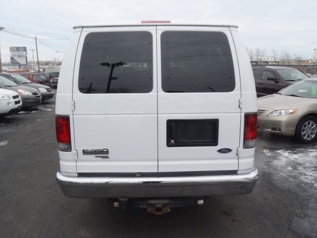 Ford Econoline Wagon 2007 photo 3