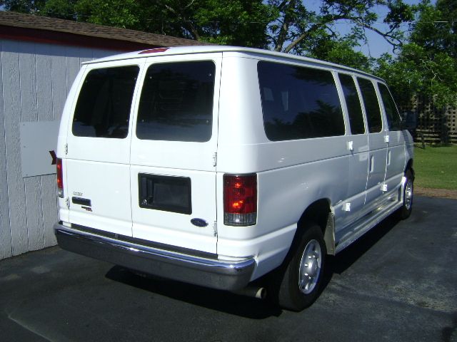 Ford Econoline Wagon 2007 photo 2