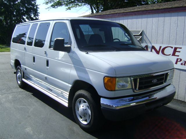 Ford Econoline Wagon 2007 photo 3