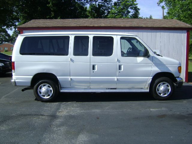 Ford Econoline Wagon 2007 photo 4