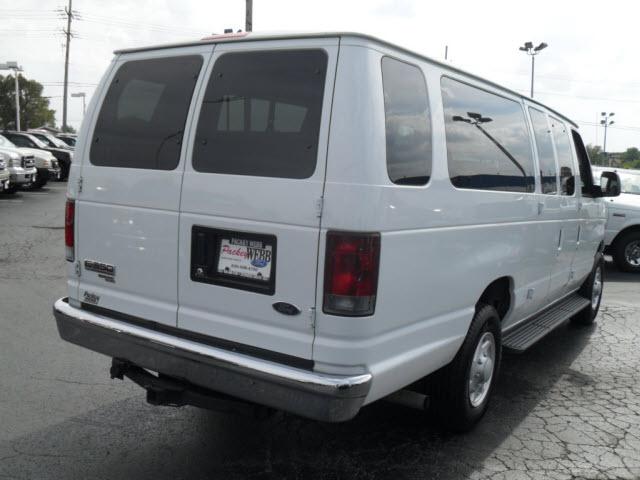 Ford Econoline Wagon 2007 photo 1