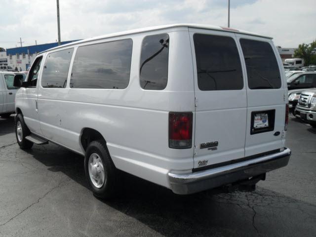 Ford Econoline Wagon 2007 photo 3