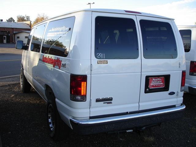 Ford Econoline Wagon 2007 photo 2