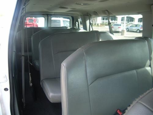 Ford Econoline Wagon 2008 photo 2