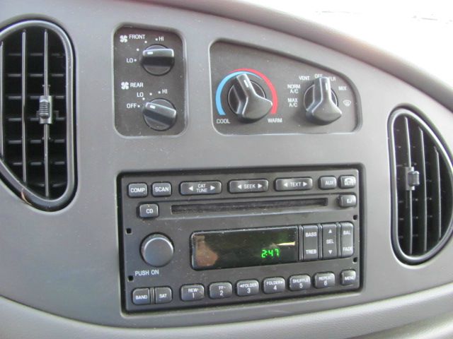 Ford Econoline Wagon 2008 photo 11