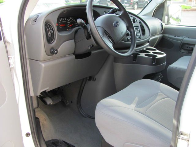 Ford Econoline Wagon 2008 photo 15