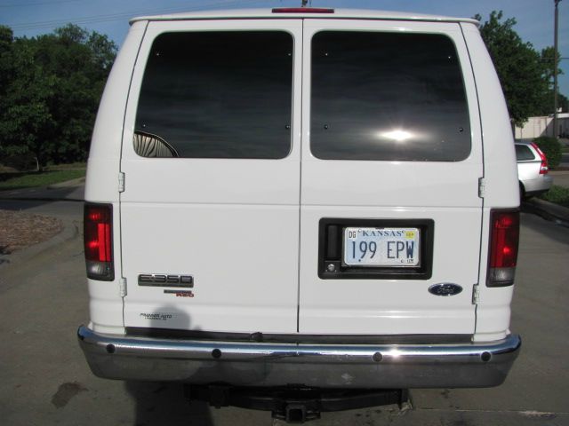 Ford Econoline Wagon 2008 photo 19