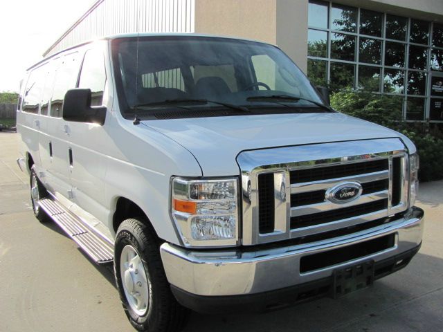 Ford Econoline Wagon 2008 photo 23