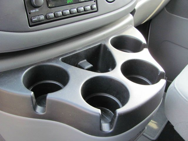 Ford Econoline Wagon 2008 photo 24