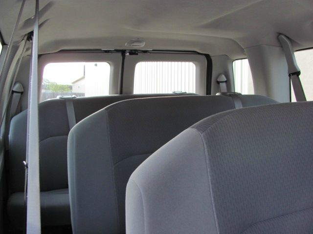 Ford Econoline Wagon 2008 photo 6