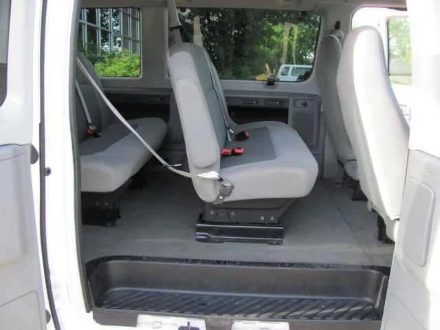 Ford Econoline Wagon 2008 photo 7