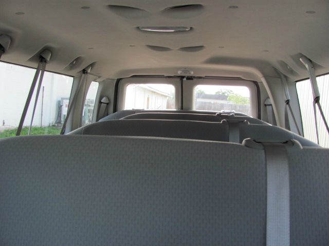 Ford Econoline Wagon 2008 photo 9
