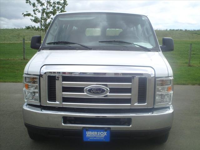 Ford Econoline Wagon 2008 photo 2