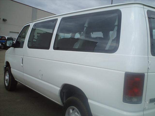 Ford Econoline Wagon 2008 photo 1
