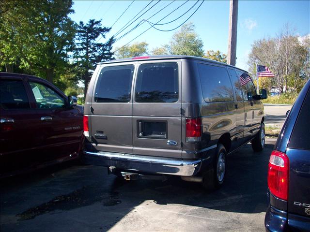 Ford Econoline Wagon 2008 photo 2