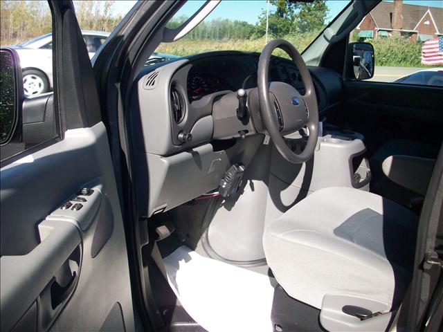 Ford Econoline Wagon 2008 photo 3