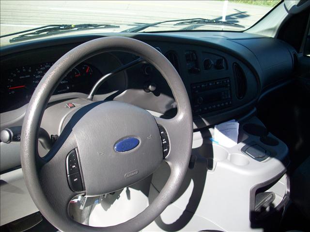 Ford Econoline Wagon 2008 photo 4