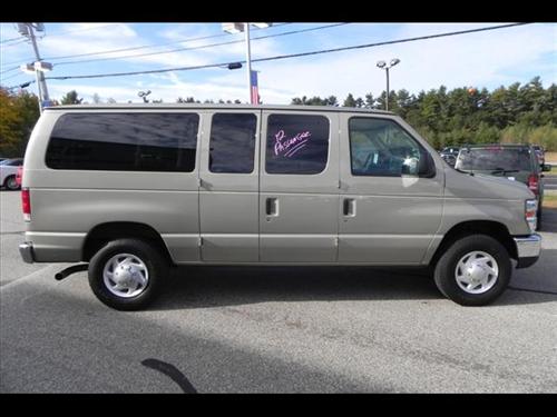 Ford Econoline Wagon 2008 photo 3