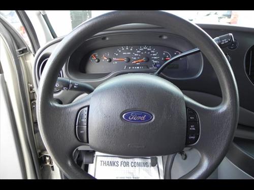 Ford Econoline Wagon 2008 photo 4